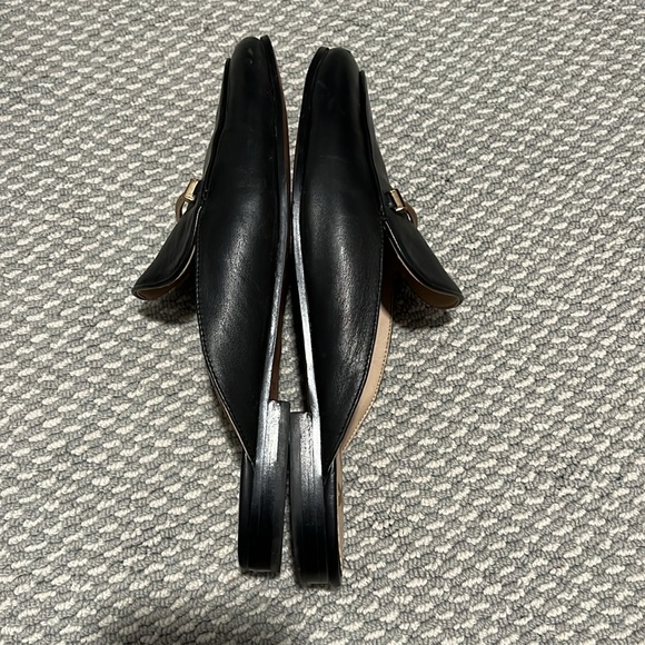 Black mule with gold headwear by Sam Edelman. - Picture 5 of 8